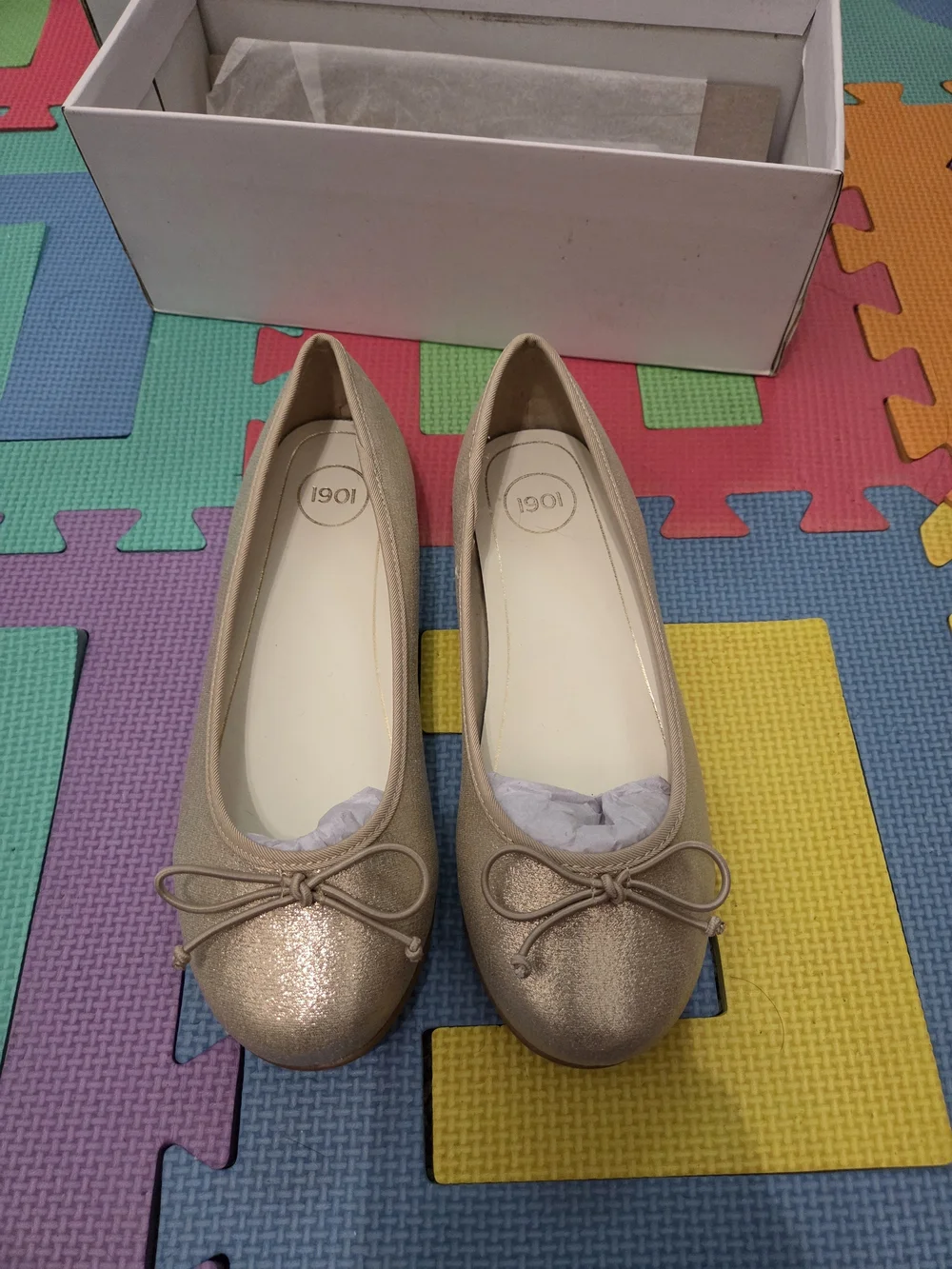 1901 Women's Glitter Ballet Flats in Beige